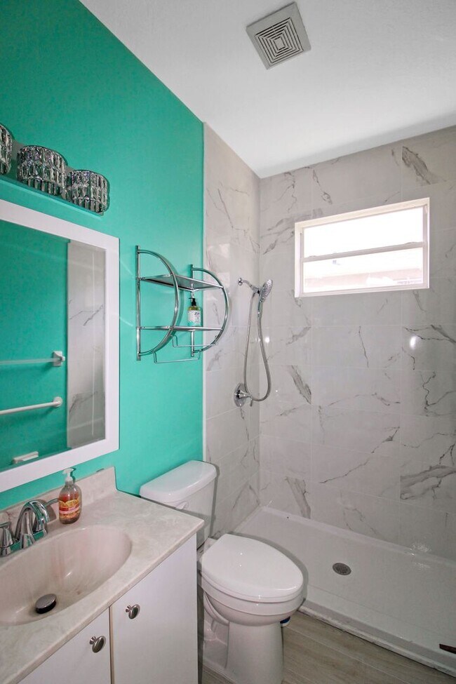 Building Photo - Osprey Home for Rent near Pineview