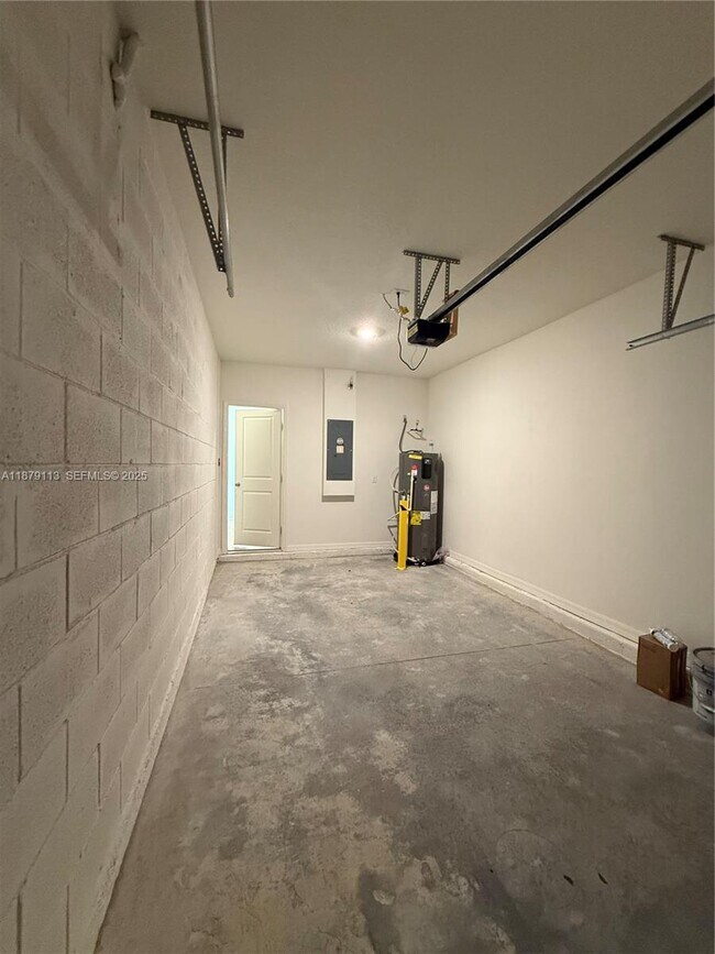 Building Photo - 410 Sequoia Dr