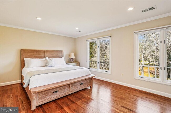 Building Photo - 9939 Bentcross Dr