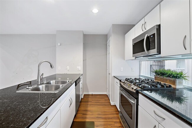 Building Photo - 2605 Calumet St