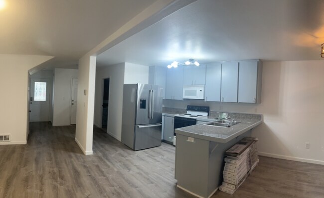 Building Photo - 2115/2125 Duplex