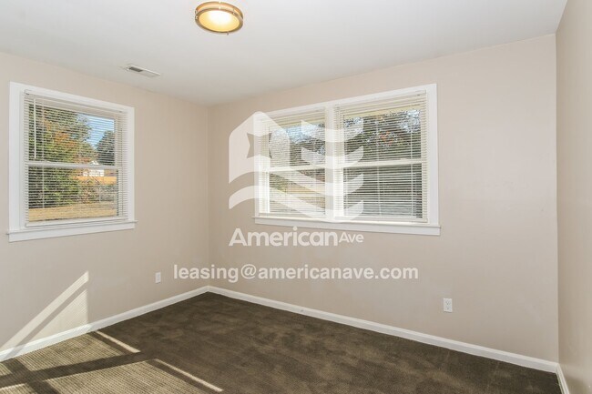 Building Photo - 401 Seminole St