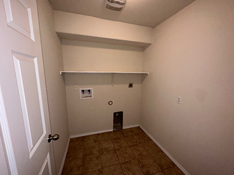 Building Photo - 2809 Skinner Dr
