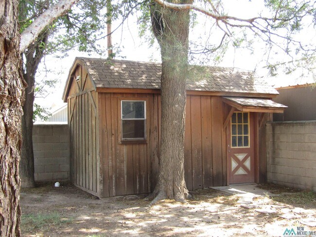 Building Photo - 1707 W Currier Ave