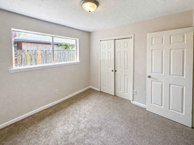 Building Photo - 8710 Parkway Forest Dr