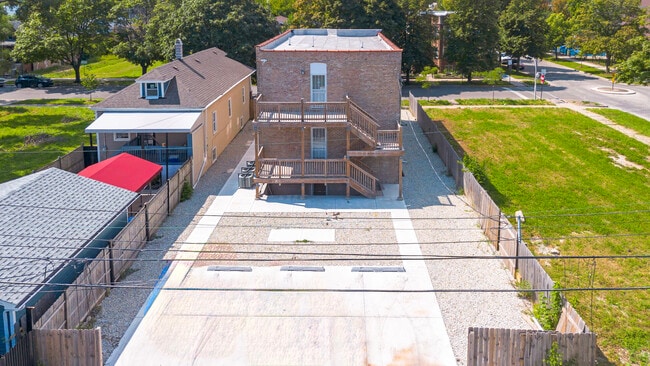 Building Photo - 6807 S Paulina St