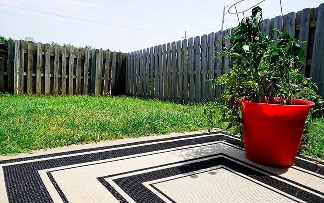 Building Photo - 853 E 167th Ct