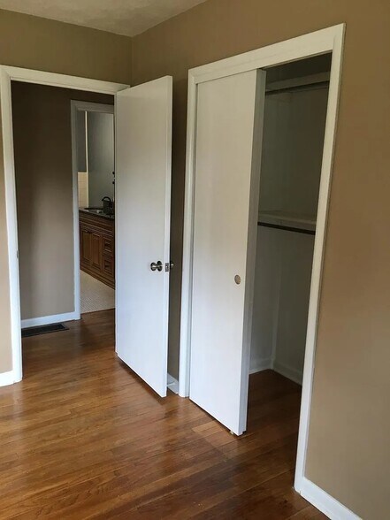 Building Photo - 131 N Hillsdale Dr