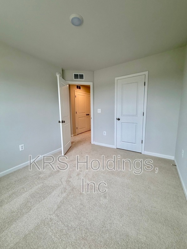 Building Photo - 315 Oldfield Dr