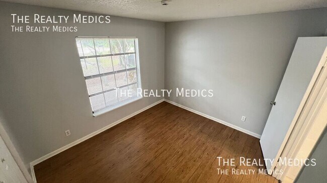 Building Photo - 1984 Agora Cir SE