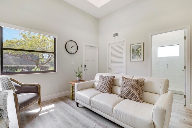 Building Photo - 10735 Lantana Rd