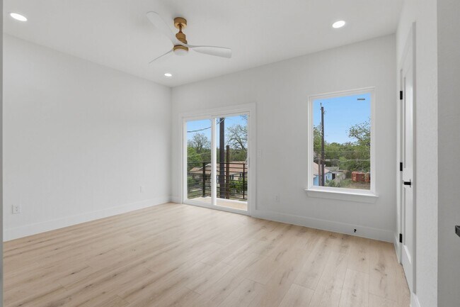 Building Photo - New Build Ready for Move In!