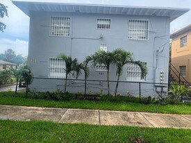 Building Photo - 922 5th St