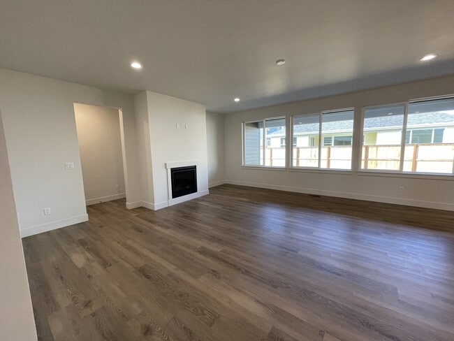 Building Photo - Beautiful 4 Bedroom, 3.5 Bathroom Home in Prescott Ranch!