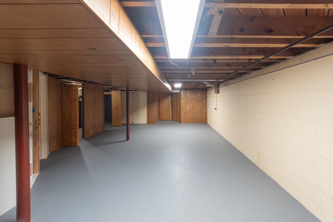 Building Photo - 46105 W Seven Mile Rd