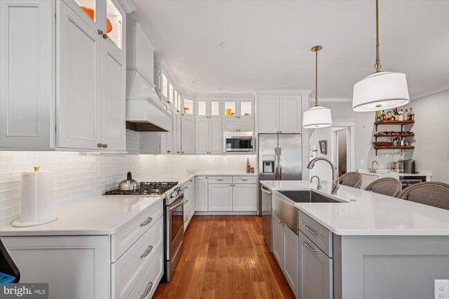 Building Photo - 215 E Chew Ave