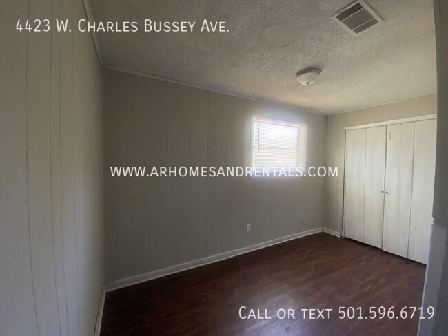 Building Photo - 4423 W Charles Bussey Ave