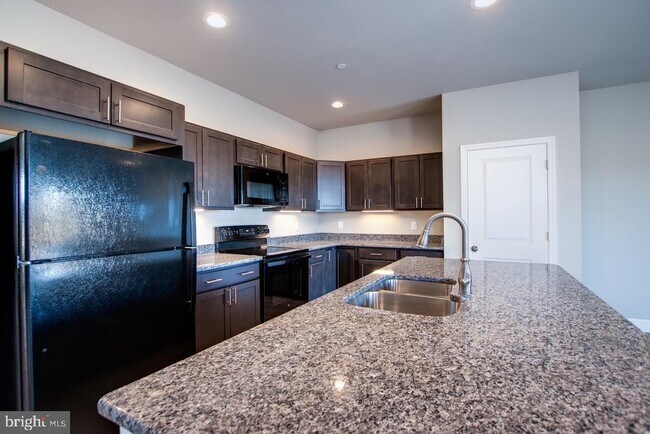 Building Photo - 6106 Sawgrass Ct