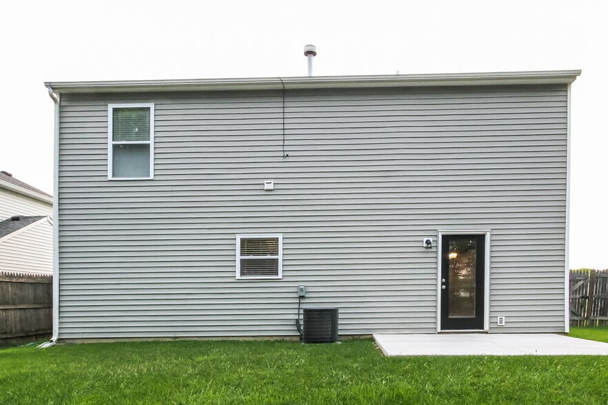 Building Photo - 1351 Brooks Dr