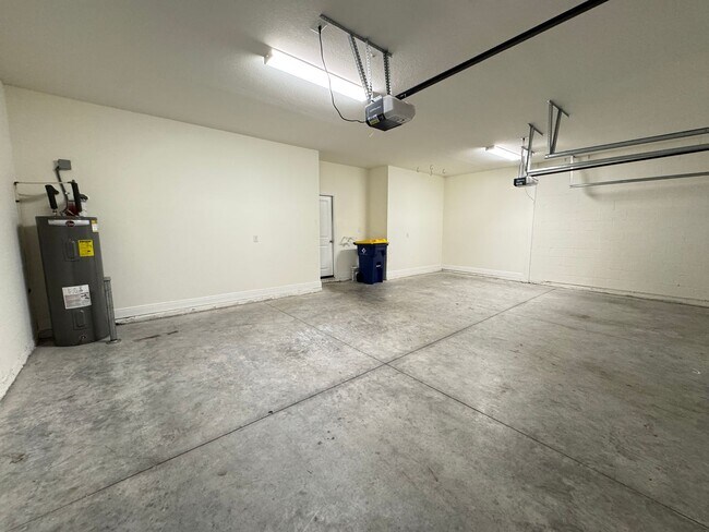 Building Photo - Available NOW!  Incredible, SPACIOUS 5 Bed...