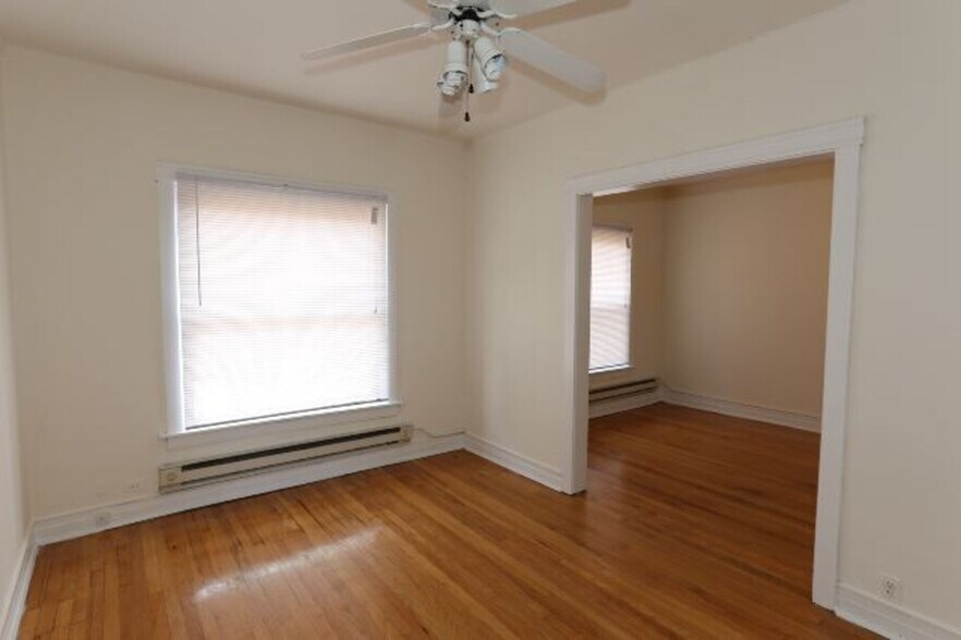 Building Photo - 844 W Waveland Ave