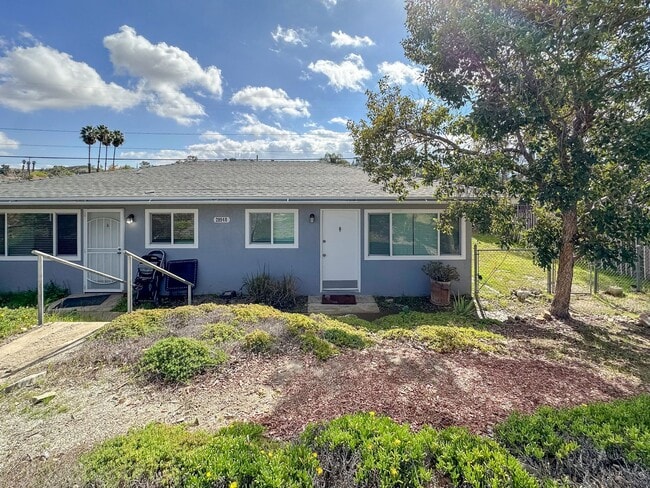 Primary Photo - CUTE CONDO IN A DUPLEX W/ LARGE BACKYARD A...