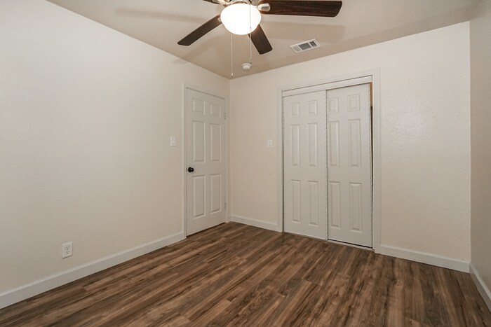 Building Photo - 931 W Hutchins Pl