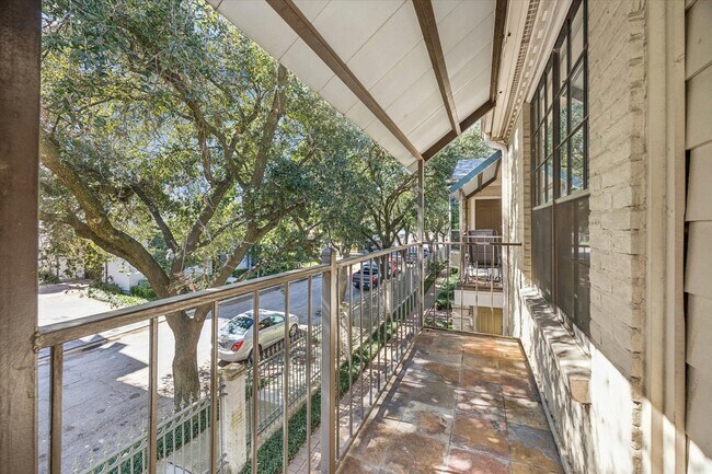 Building Photo - 2700 Revere St