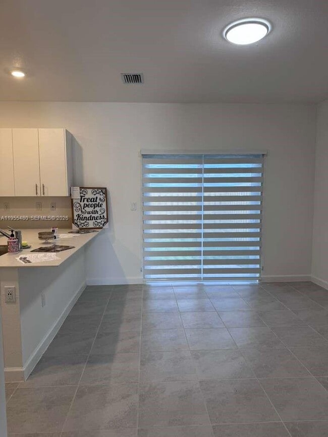 Building Photo - 2721 SE 26th Rd