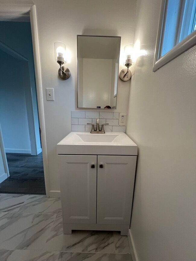 Building Photo - Updated Granny Unit-Prime Montgomery Villa...