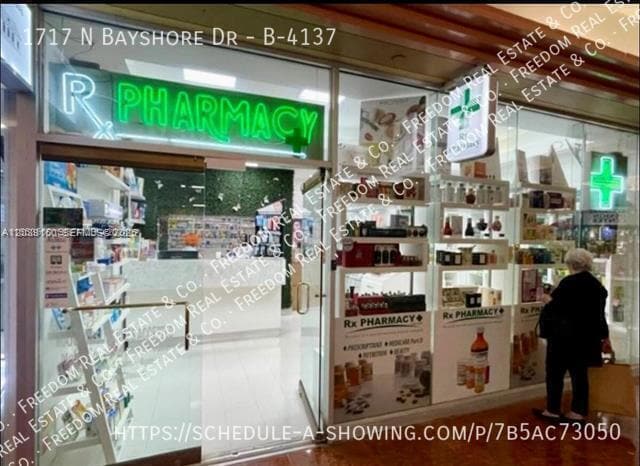 Building Photo - 1717 N Bayshore Dr