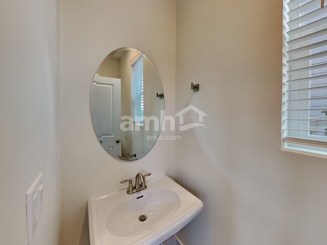 Building Photo - 33084 Ten Trails Pkwy