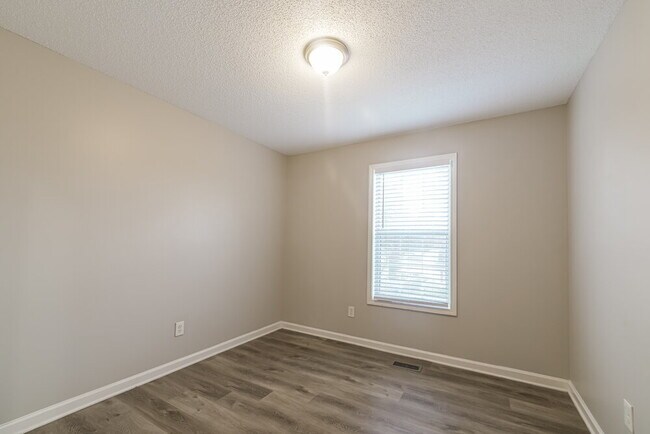 Building Photo - 412 Ivy Crest Dr