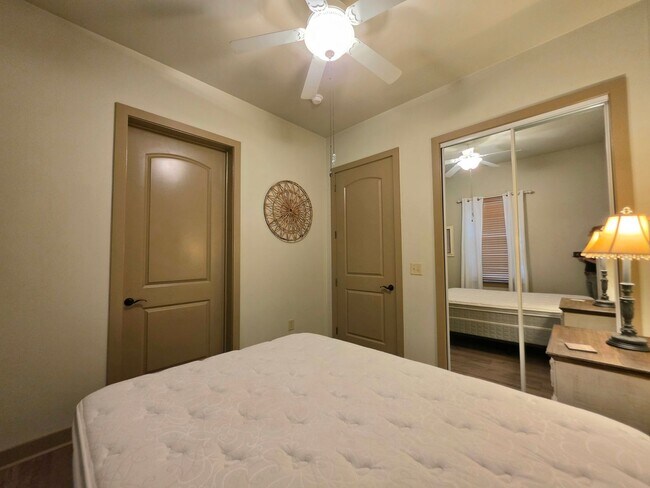 Building Photo - Ground floor 2/2 at The Enclave at Oak Hill