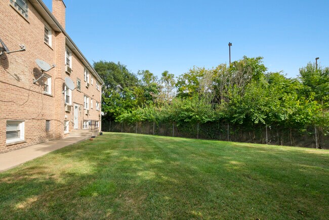 Building Photo - 7121 W 110th St
