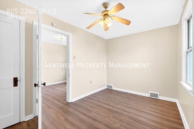 Building Photo - 805 22nd St