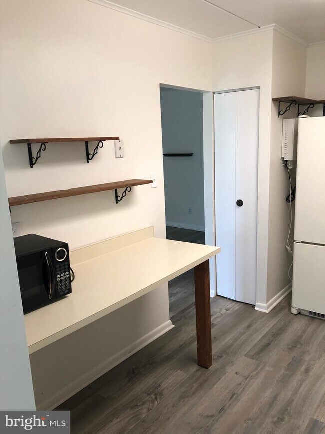 Building Photo - 1575 W St Rd