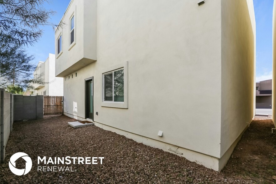 Building Photo - 2000 N 36th St