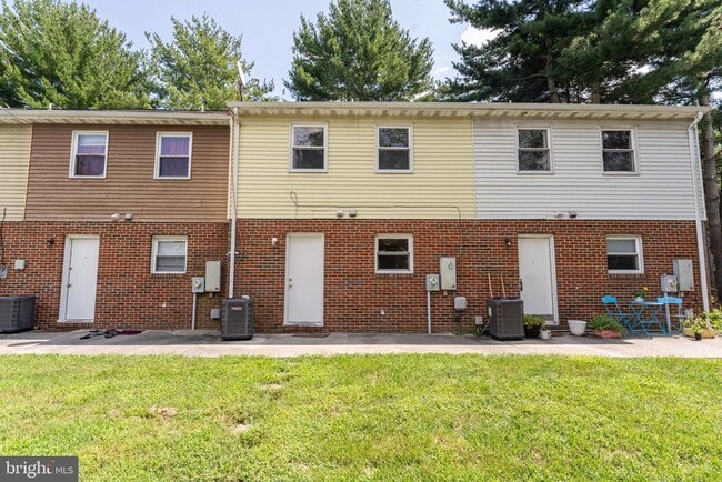 Building Photo - 746 Hemlock St