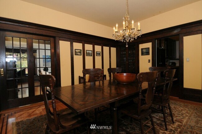 Building Photo - Big Charm in Madison Valley 4 bd 3 ba