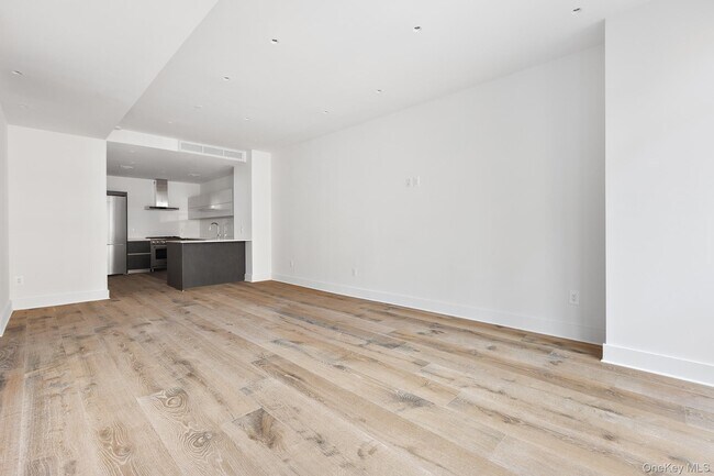 Building Photo - 128 W 26th St