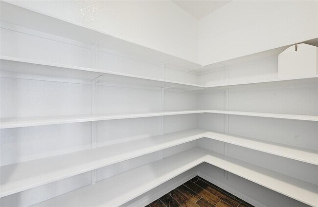 Building Photo - 215 Desperado Dr