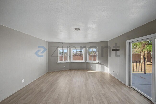 Building Photo - Unit