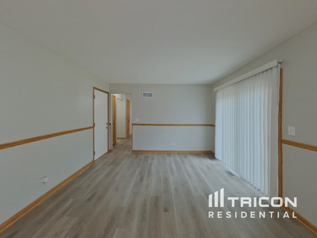 Building Photo - 1401 S Parkview Terrace