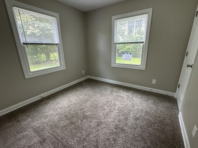 Building Photo - Newly Renovated Ranch in the Graham Height...