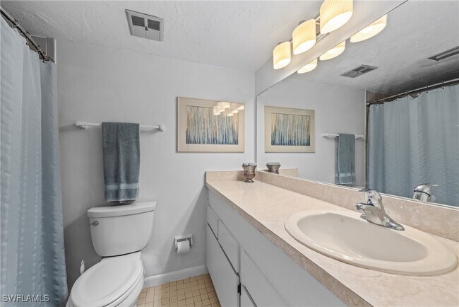 Building Photo - 980 Palm View Dr