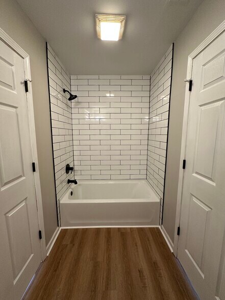 Fully renovated full bath - 804 Matheson Ave