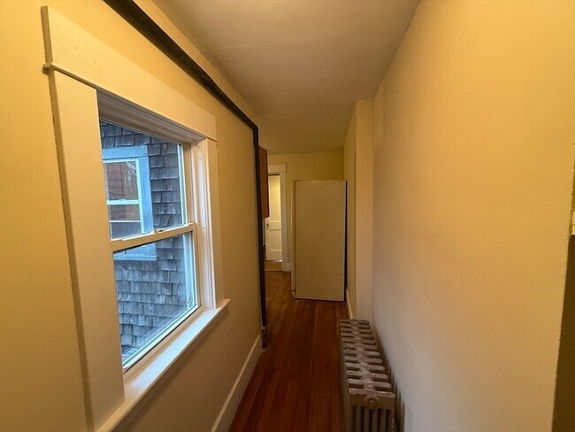 Building Photo - 37 Maple Ave