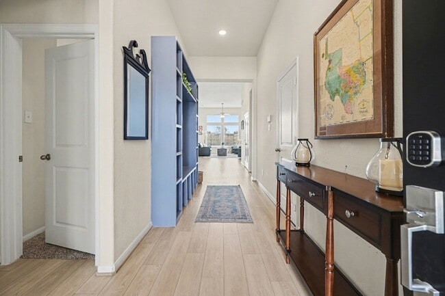 Building Photo - 2214 Lierna Dr