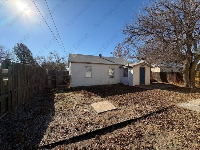 Building Photo - Spacious 3-bedroom 1 bath home